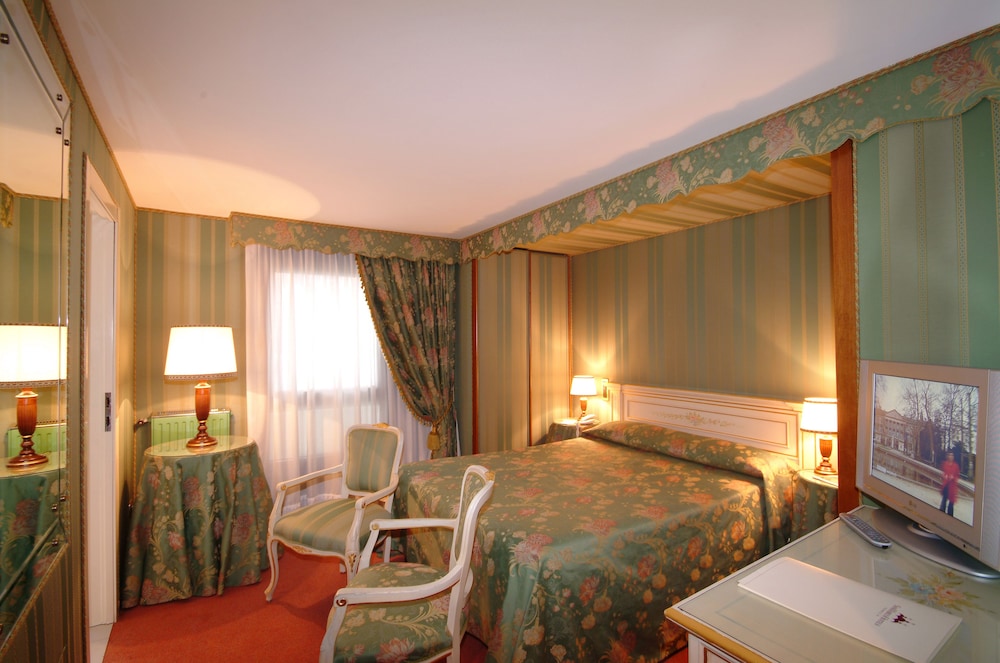 Double or Twin Room, Canal View
