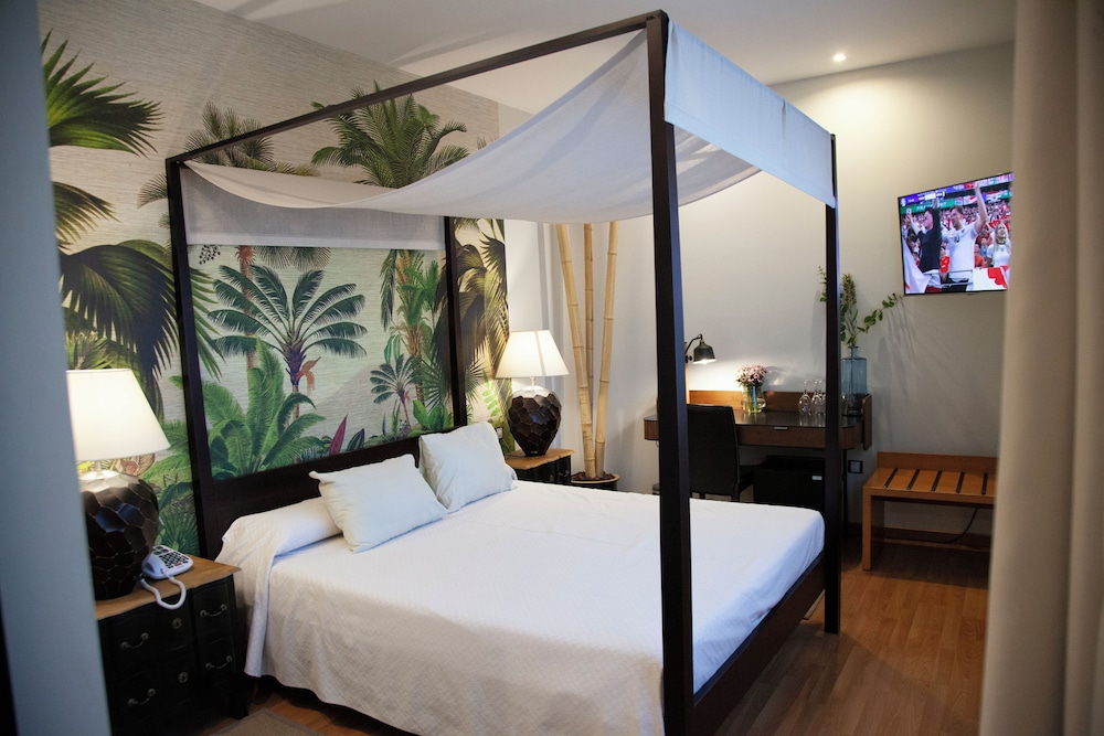 Junior Suite, Jetted Tub
