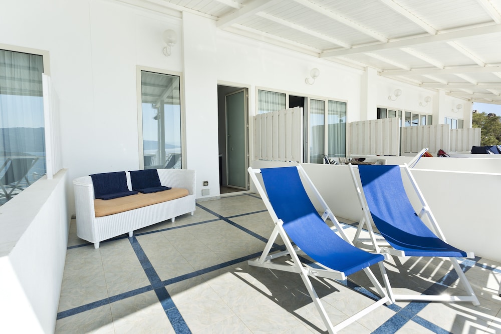 Superior Double Room, 1 King Bed, Sea View - Photo 3