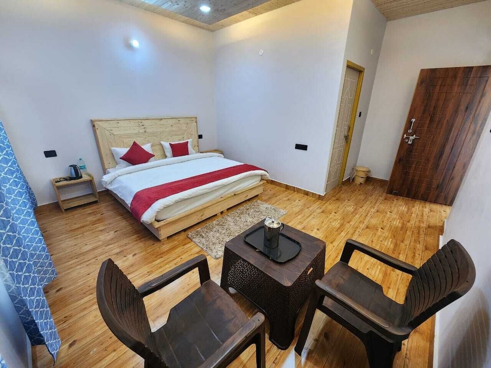 Family Double Room, Pets Allowed, Mountain View photo 3