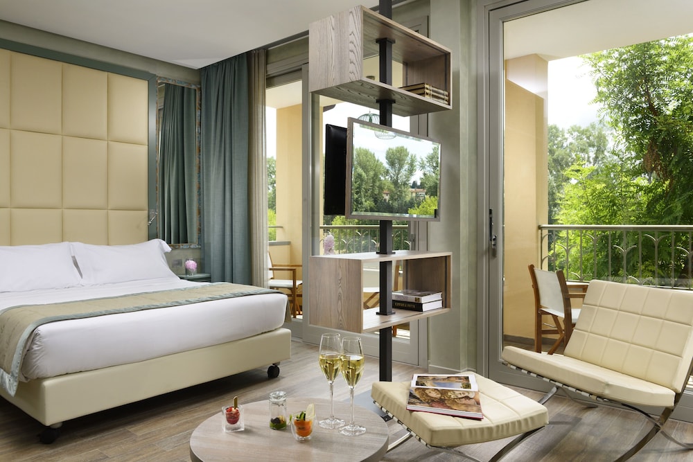 Junior Room, Hot Tub, River View (Private Wellness Resort)