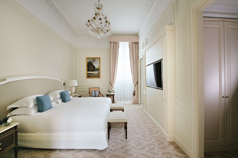 Palais Suite with One King Bed