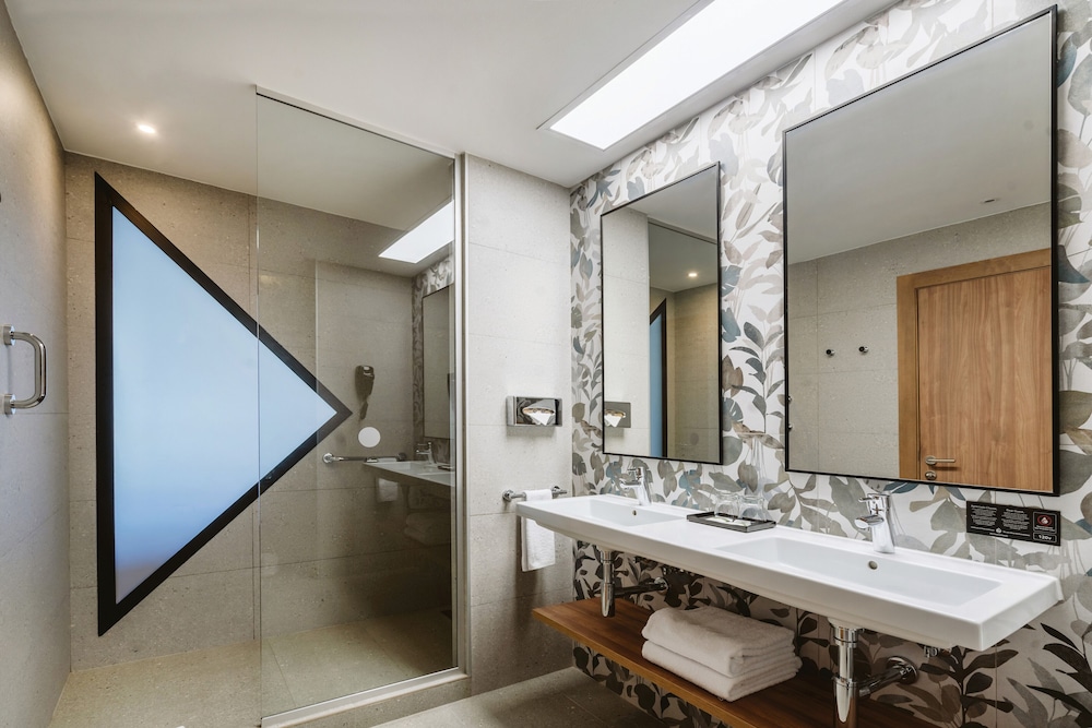 Double Room (swim-up, M)