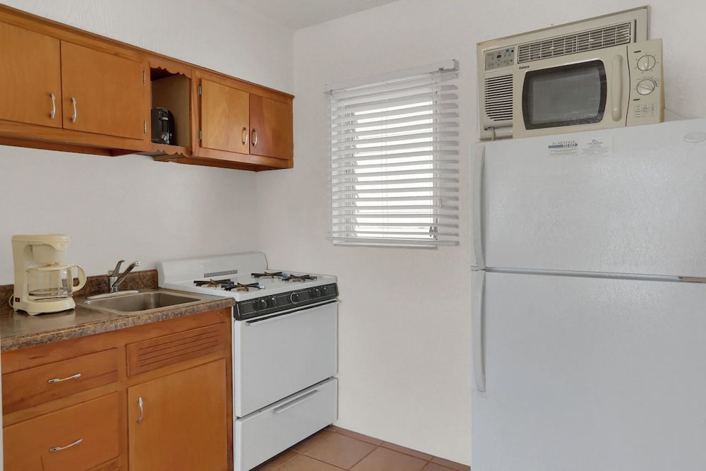 Deluxe Room, 2 Queen Beds, Kitchenette photo 3