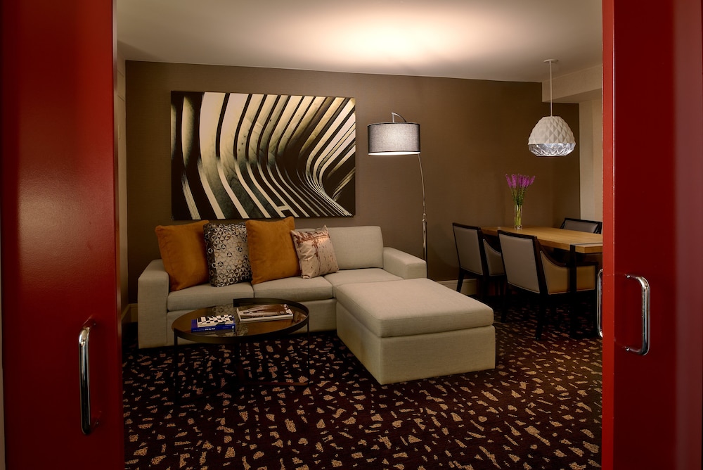 Suite, 1 Bedroom, Hill View (Beverly Hills View)
