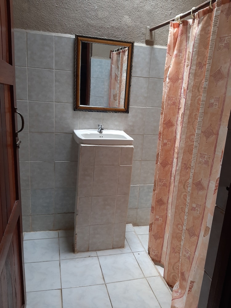 Economy Double Room, Private Bathroom photo 3