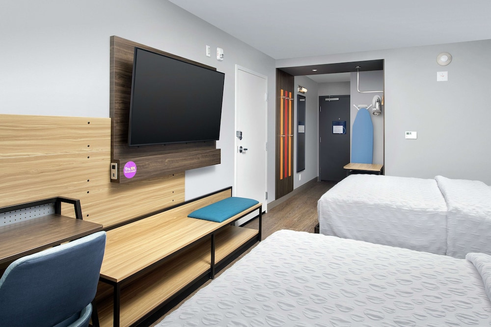 Room, 2 Queen Beds, Accessible, Bathtub (Hearing) - Photo 1