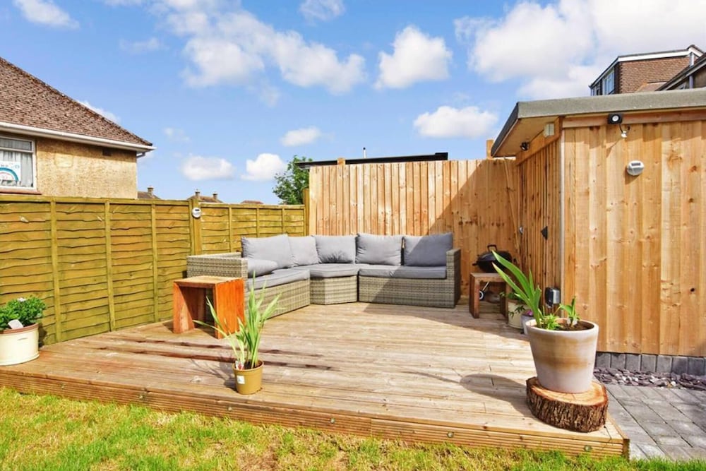 Relax in This Charming East Cowes House With Garden and BBQ, Zdjęcie 19