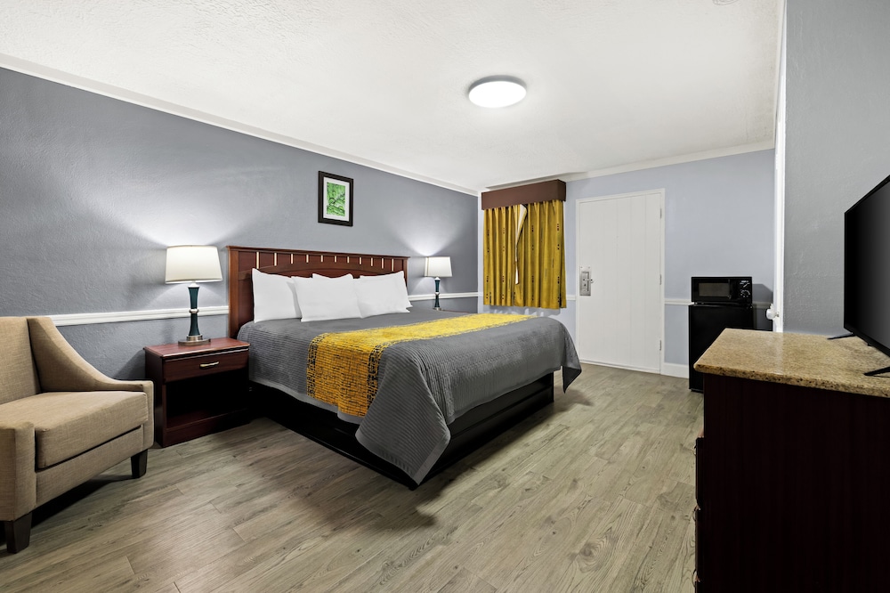 Standard Room, 1 King Bed