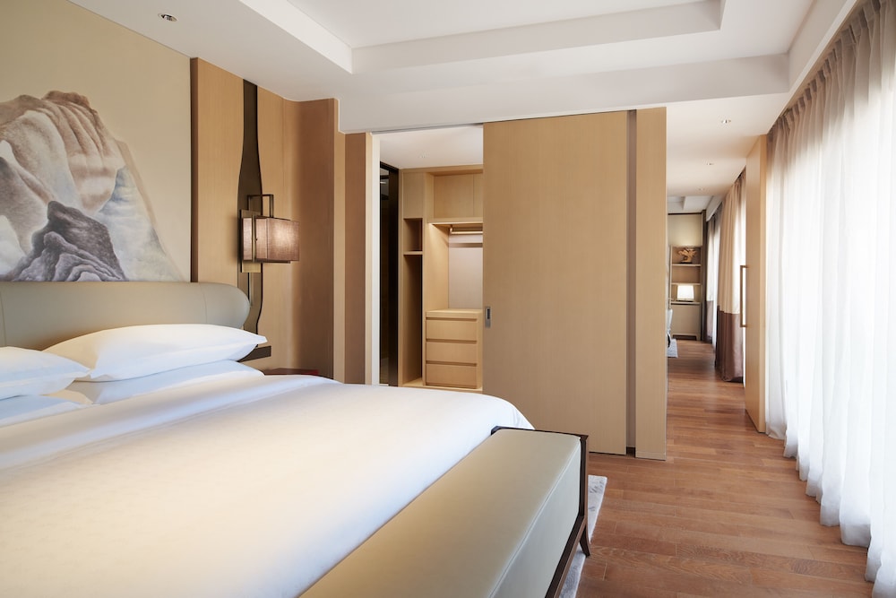 Room, 1 King Bed, City View - Photo 9