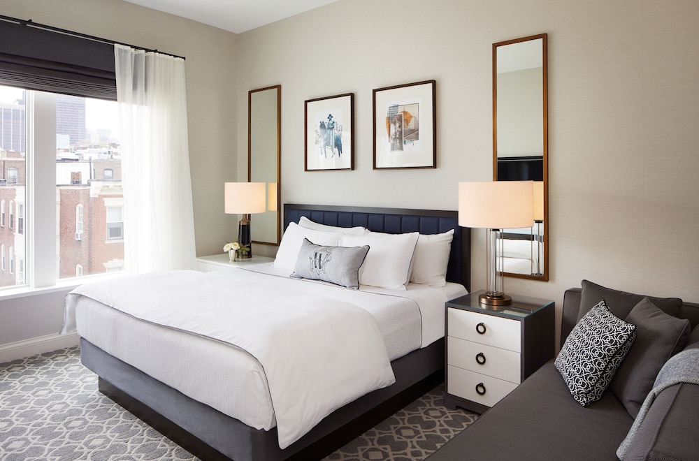 Classic Room, 1 King Bed (Hearing Accessible)