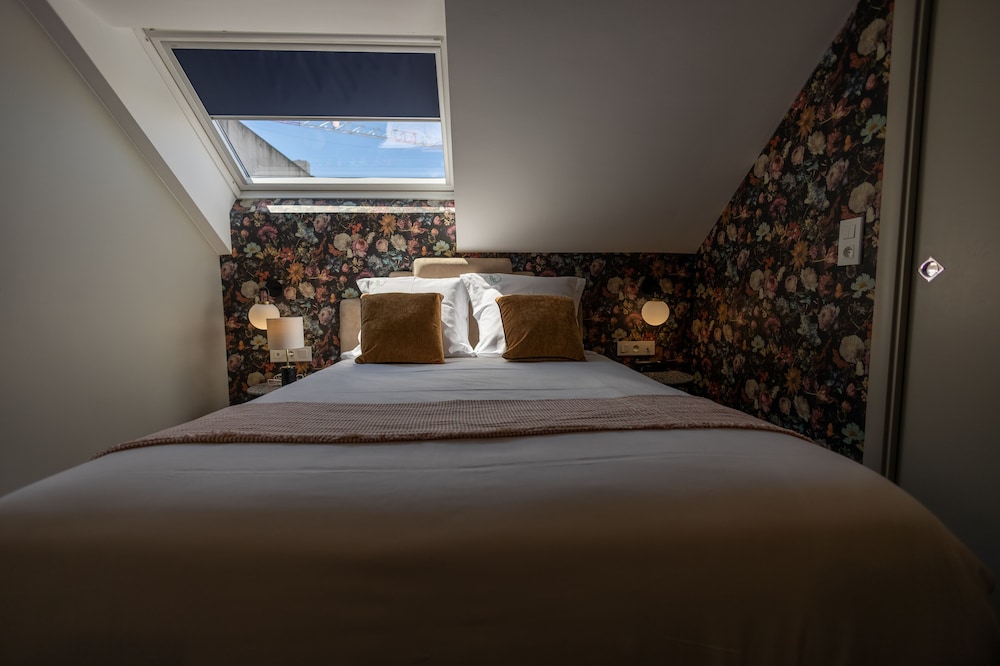 Standard Double Room - Photo 9