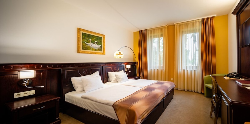 Standard Room, 1 Queen Bed photo 1