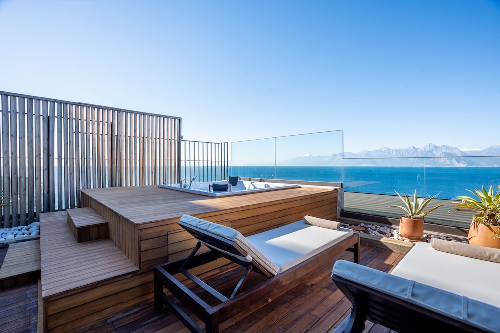Infinity Terrace Suite thumbnail 5