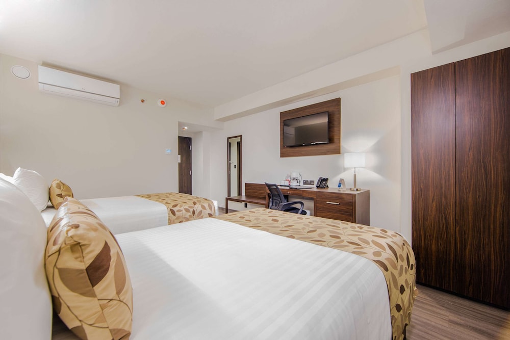 Standard Room, 2 Double Beds, Non Smoking - Photo 6