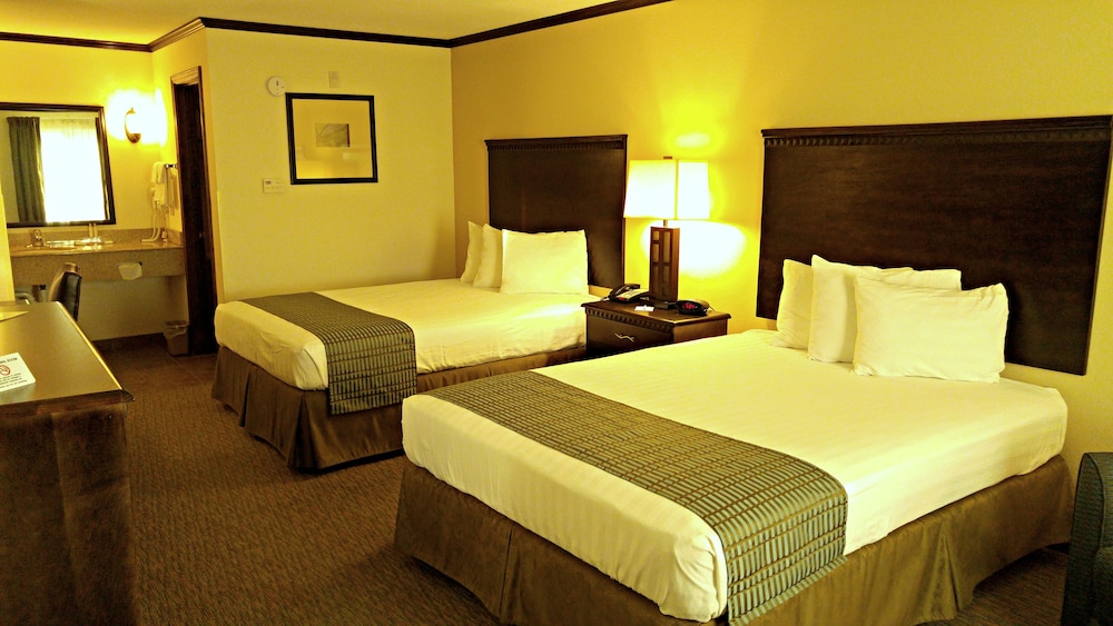 Standard Room, 2 Queen Beds photo 1