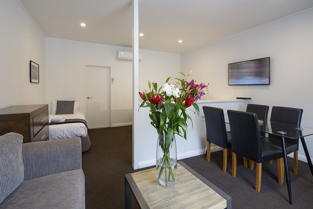 Studio Apartment with Mountain Views photo 2