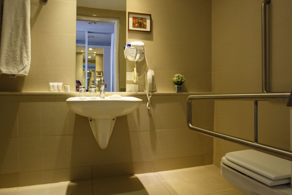 Standard Double Room, 2 Twin Beds, Accessible - Photo 4