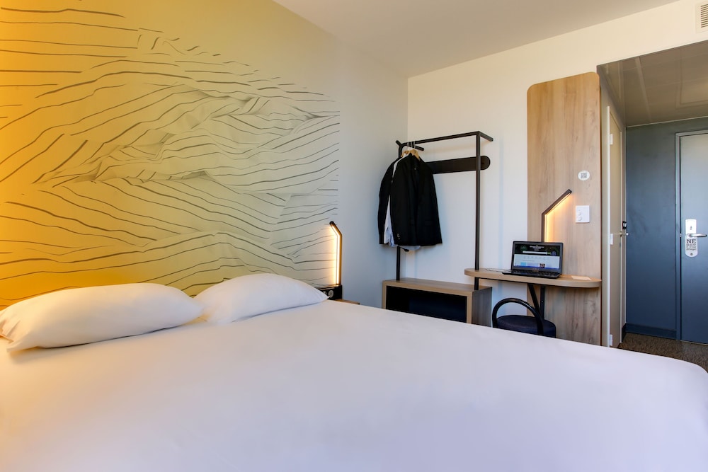 Double Room, Non Smoking - Photo 7