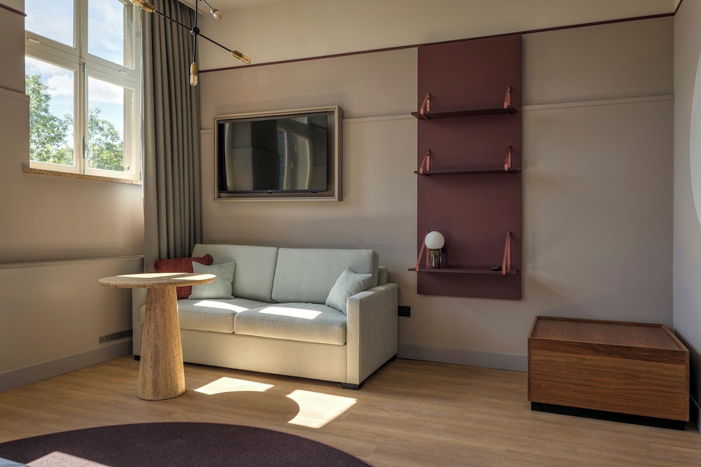 Family Double Room, 1 King Bed photo 3