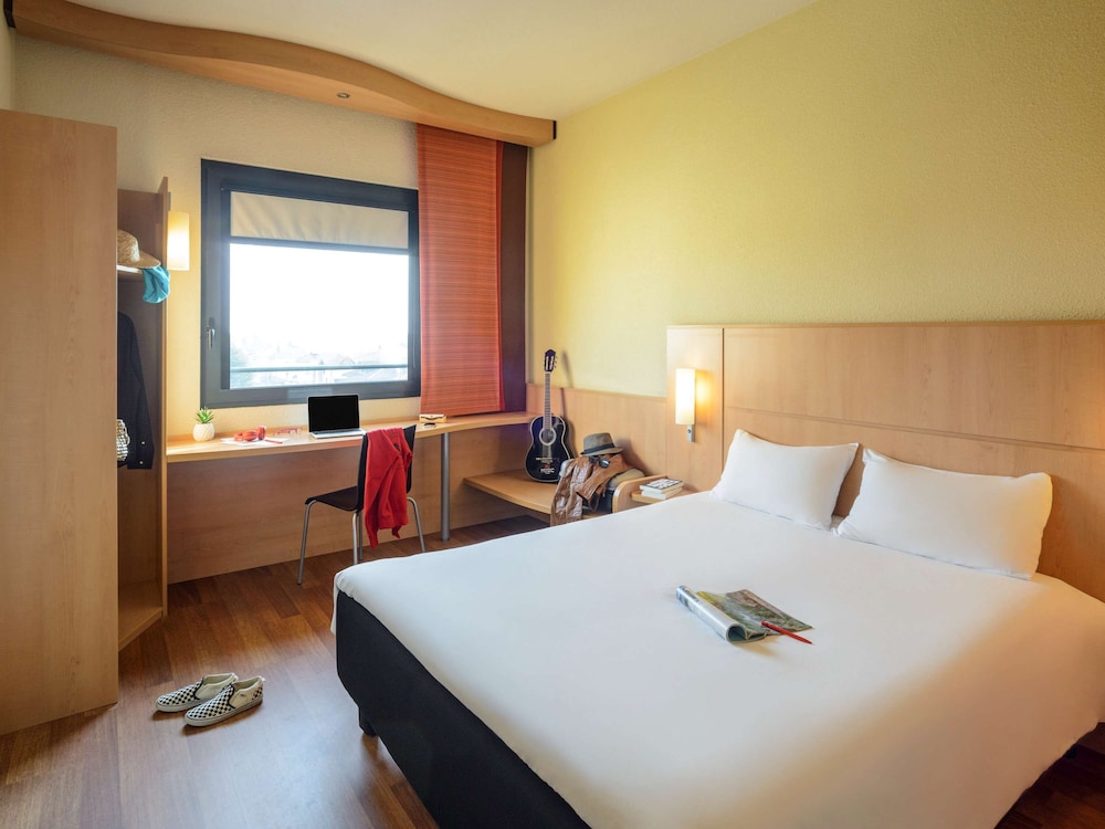 Standard Twin Room, 2 Twin Beds - Photo 1