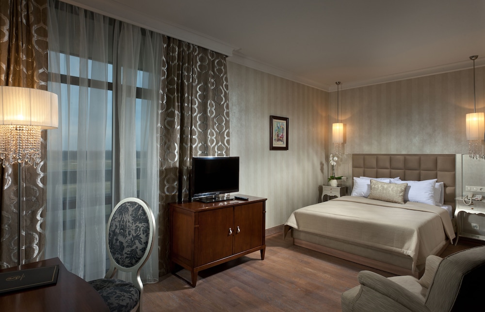 Classic Double Room, 1 Queen Bed, Golf View