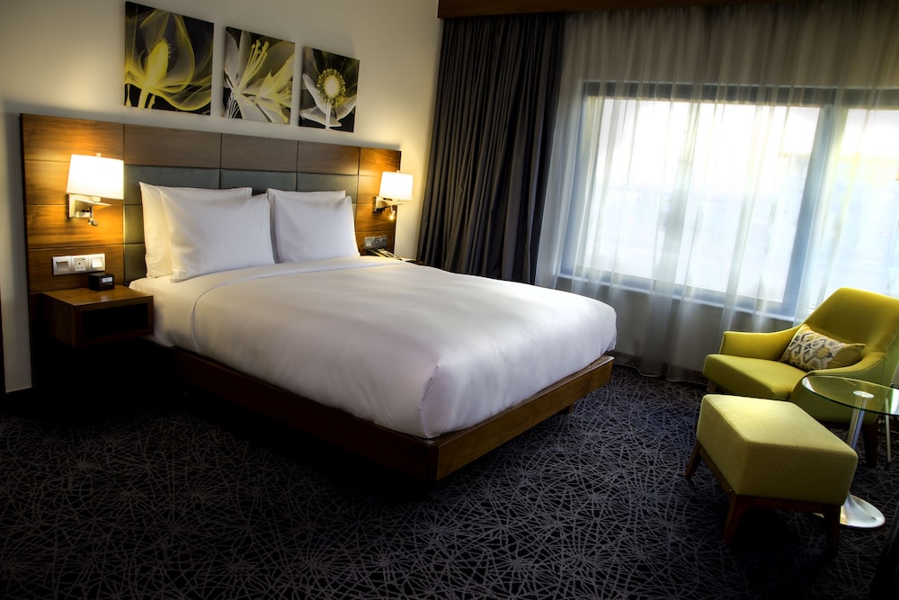 King One Bedroom Suite thumbnail 6