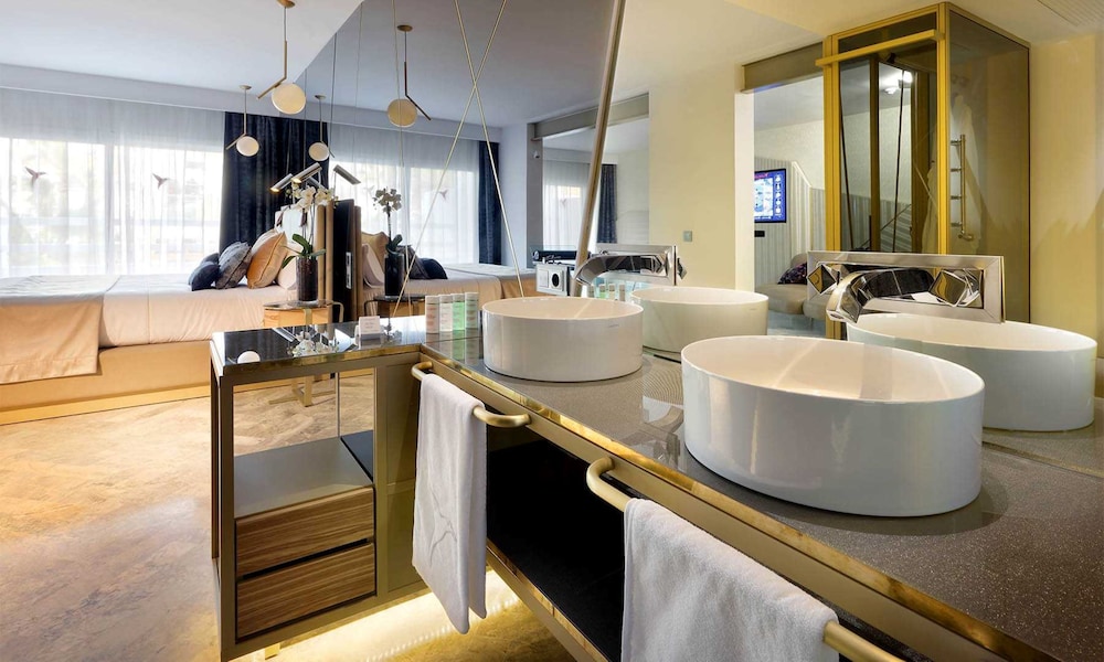 Club Suite - Entrance To Ushuaia Club Included photo 3
