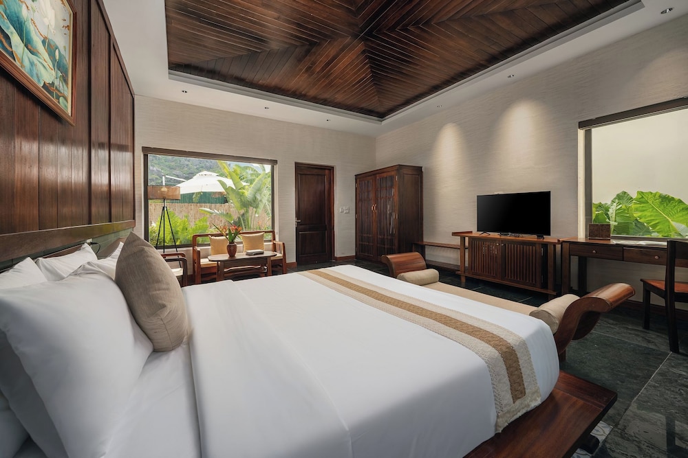 Junior Suite, Pool View