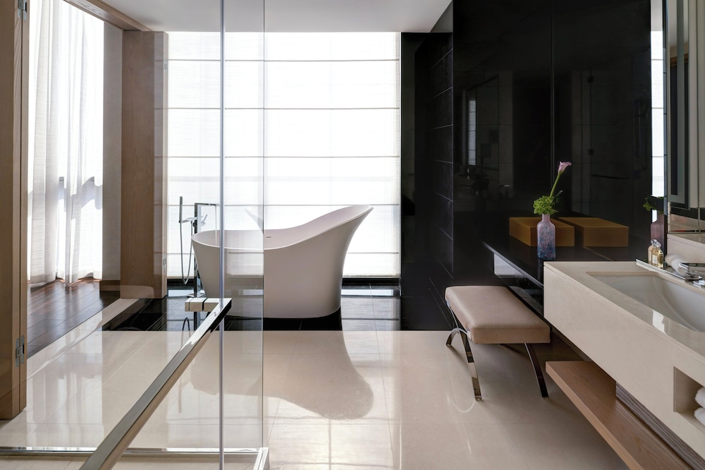 Executive Suite thumbnail 5