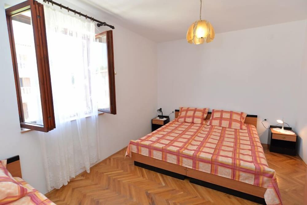 Apartment, 1 Bedroom (668/1585)