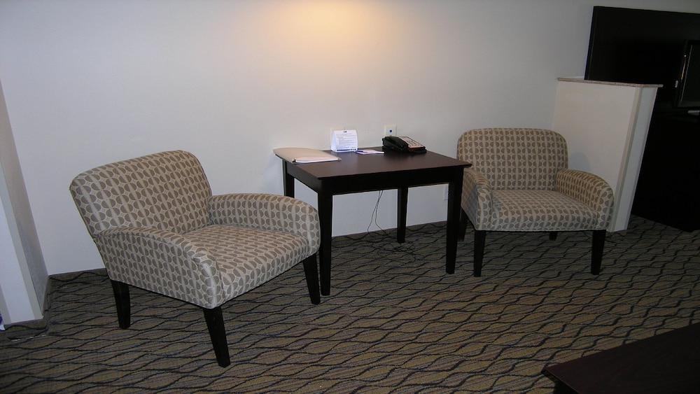 Suite, 1 King Bed, Accessible (Communication, Mobility) - Photo 3