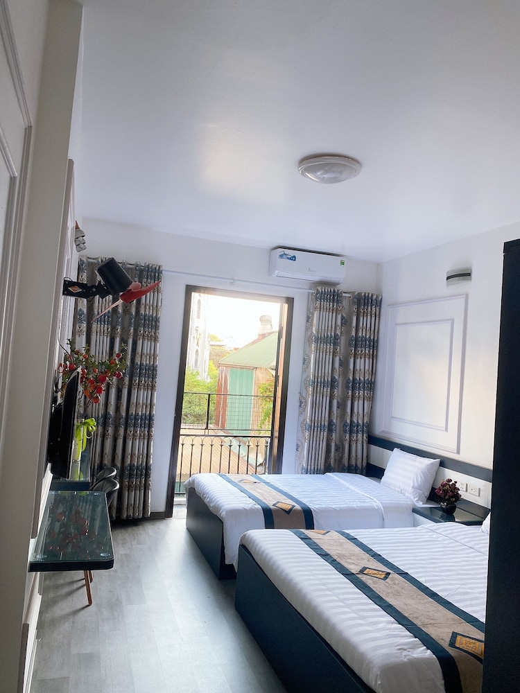 Deluxe Triple Room, City View