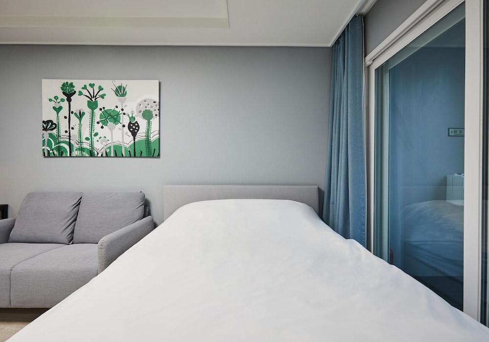Standard Double Room - Photo 11