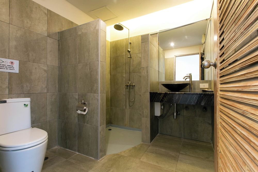 Economy Triple Room - Photo 22