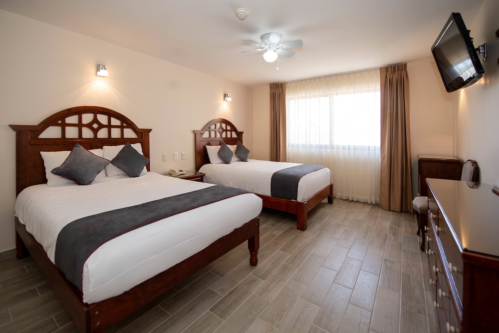 Standard Room, 2 Double Beds - Photo 1