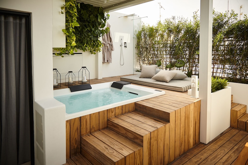 Luxury Suite, Jetted Tub