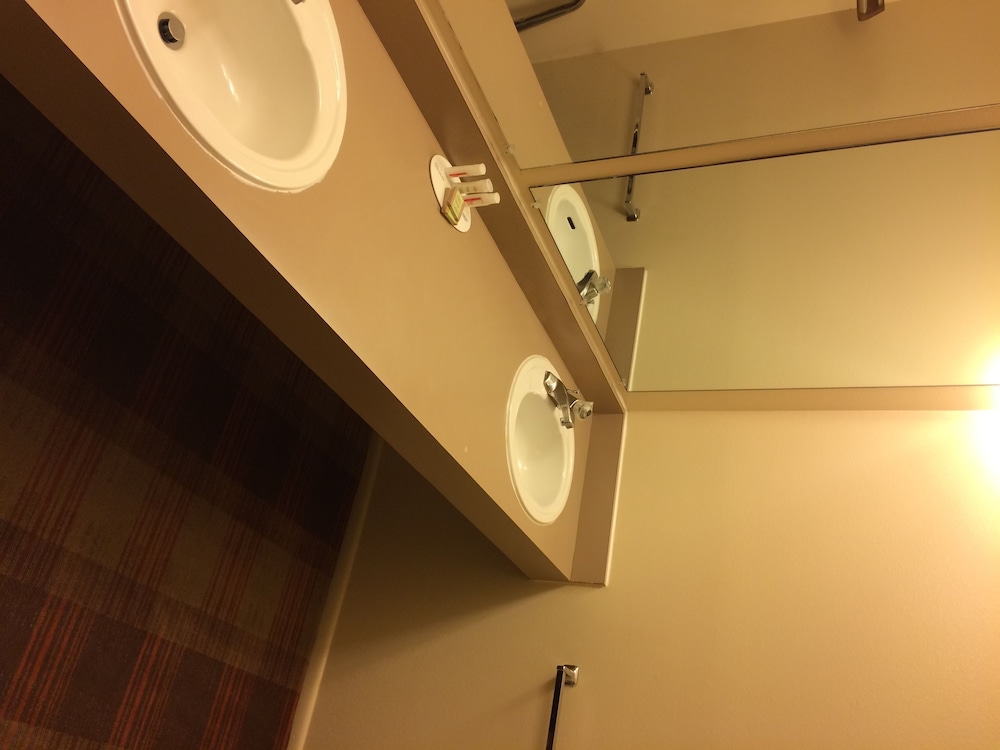 Suite, 1 Queen Bed, Microwave photo 3