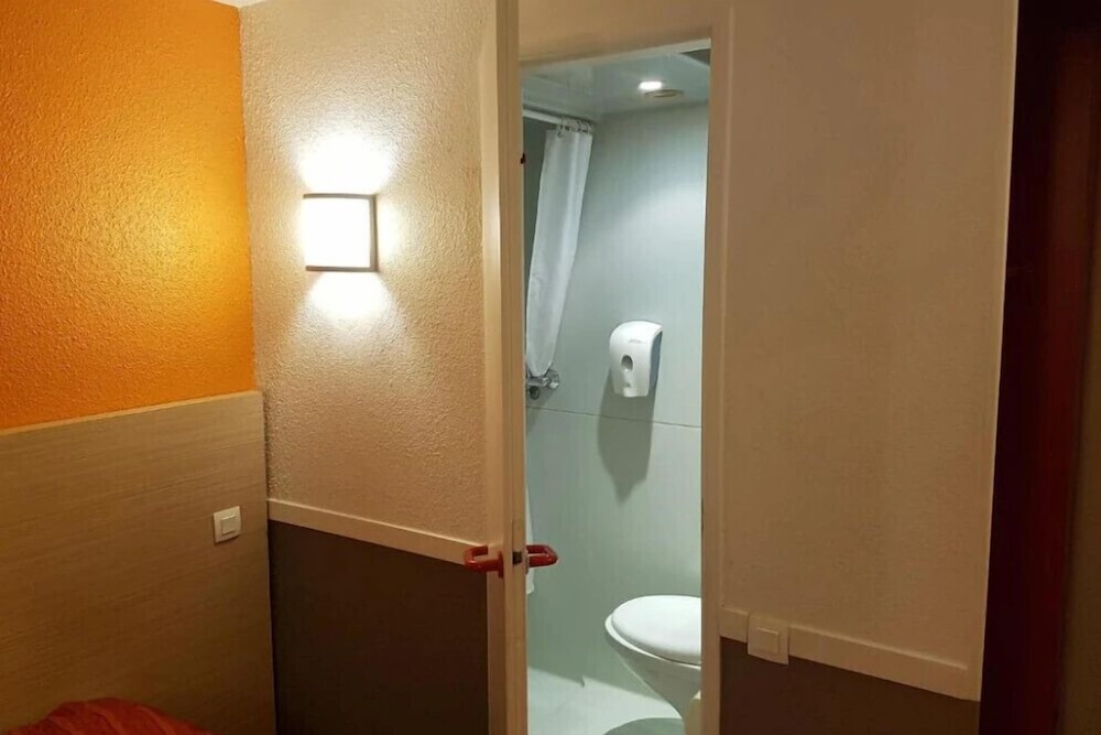 Standard Room double/ triple - Photo 3