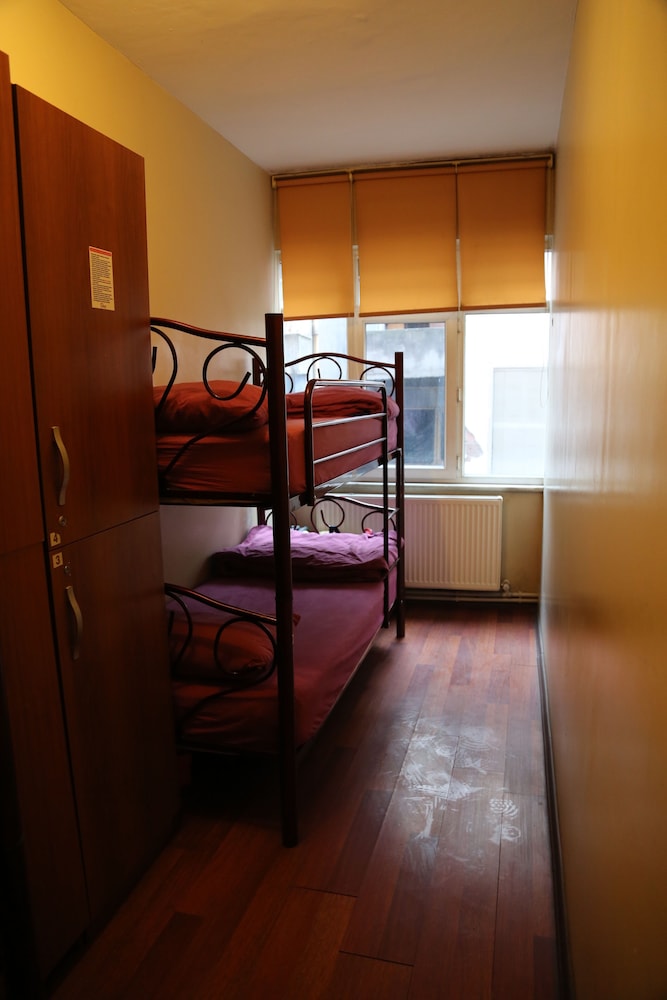 Economy Twin Room, Men only photo 3