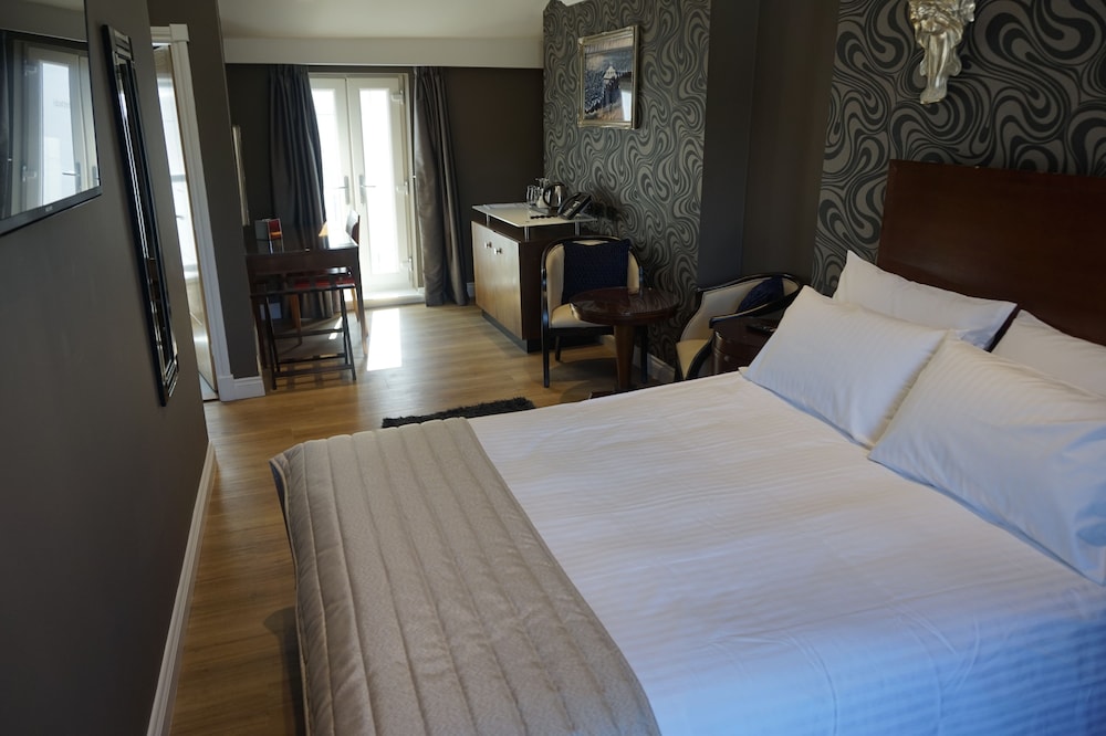 Deluxe Room, 1 King Bed (King ) photo 2