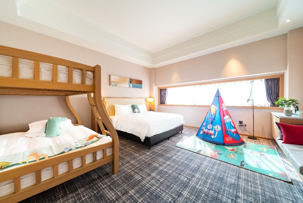 Family Room, Multiple Beds - Photo 2
