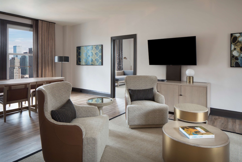 Deluxe Suite, 1 Bedroom, Accessible, Bathtub (Mobility) - Photo 7