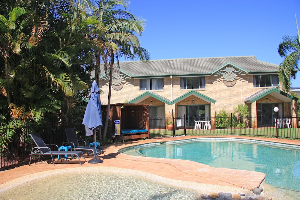 Townhouse Two Bedrooms - One Queen & Two Single Beds photo 2