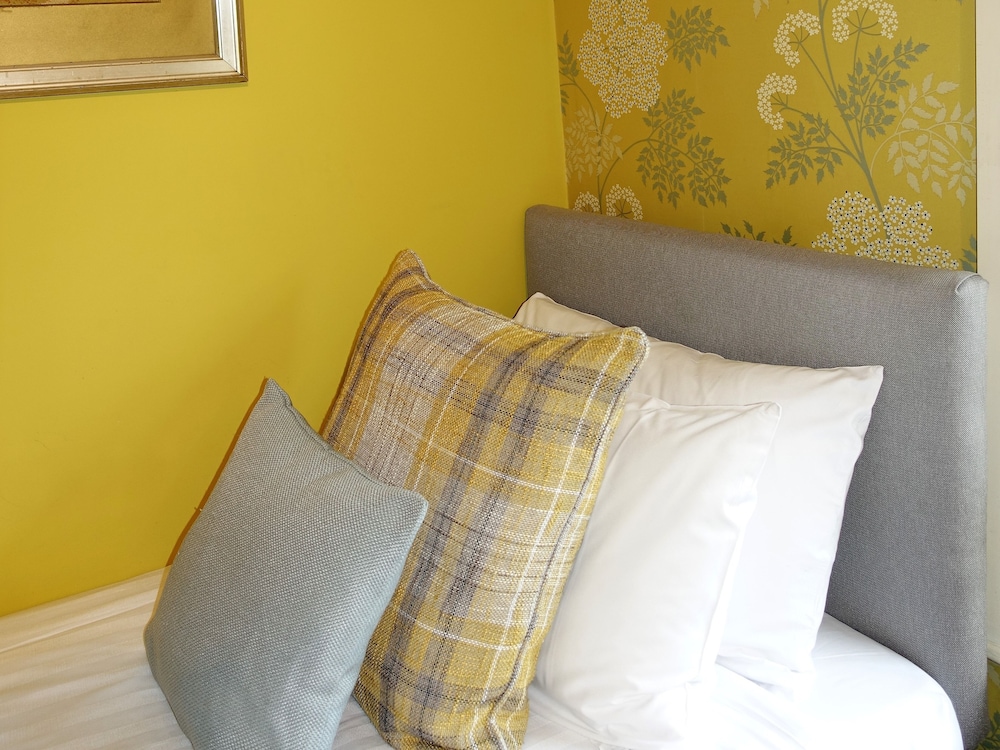Twin Room, Ensuite (Plus Bath) photo 3