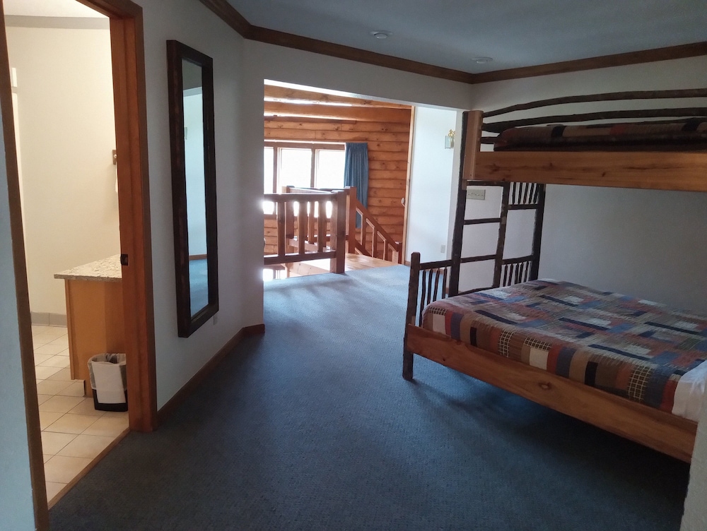 Suite, Multiple Beds, Non Smoking, Lake View photo 3