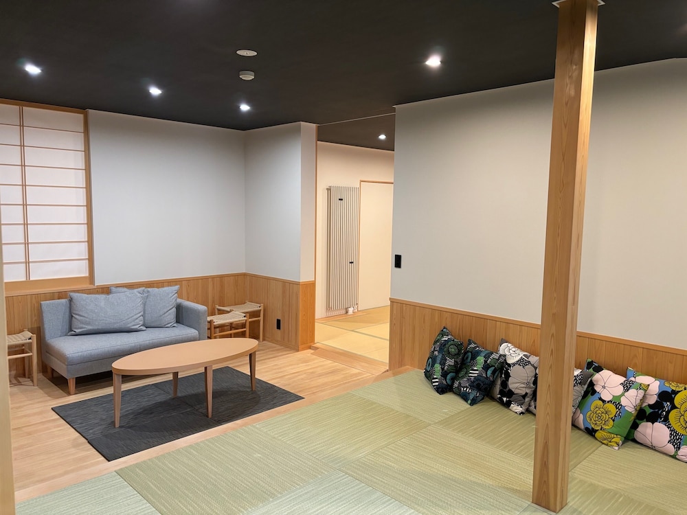 Large Modern Japanese Style Room with Futon, Non Smoking photo 1