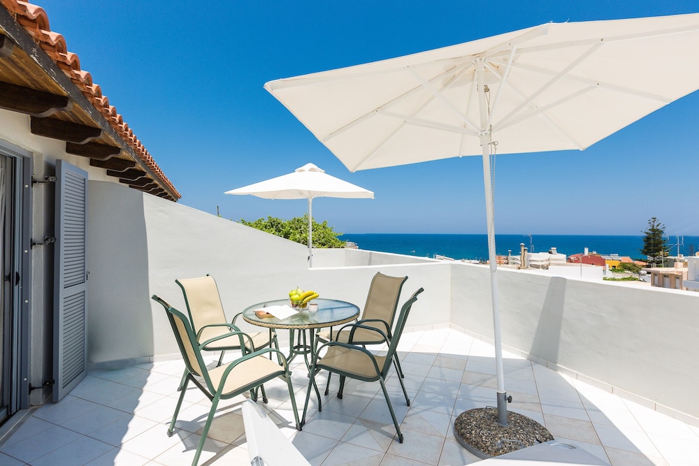 Deluxe Apartment, Kitchenette, Sea View photo 3