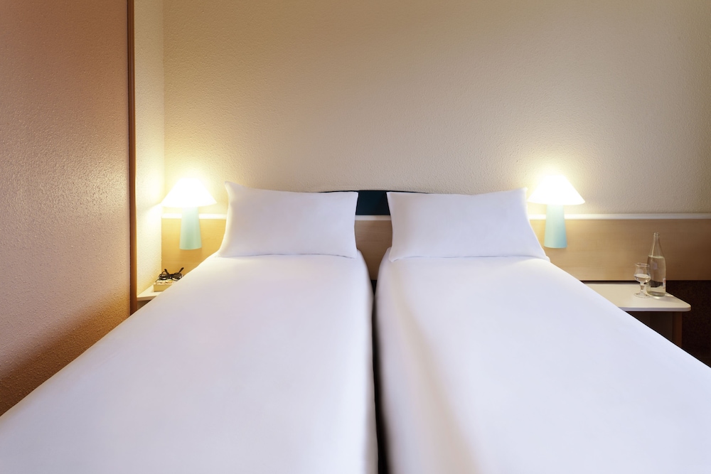 Standard Room, 2 Twin Beds - Photo 4