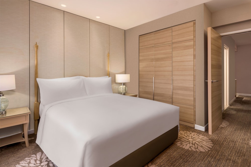Junior Suite, 1 Queen Bed photo 2